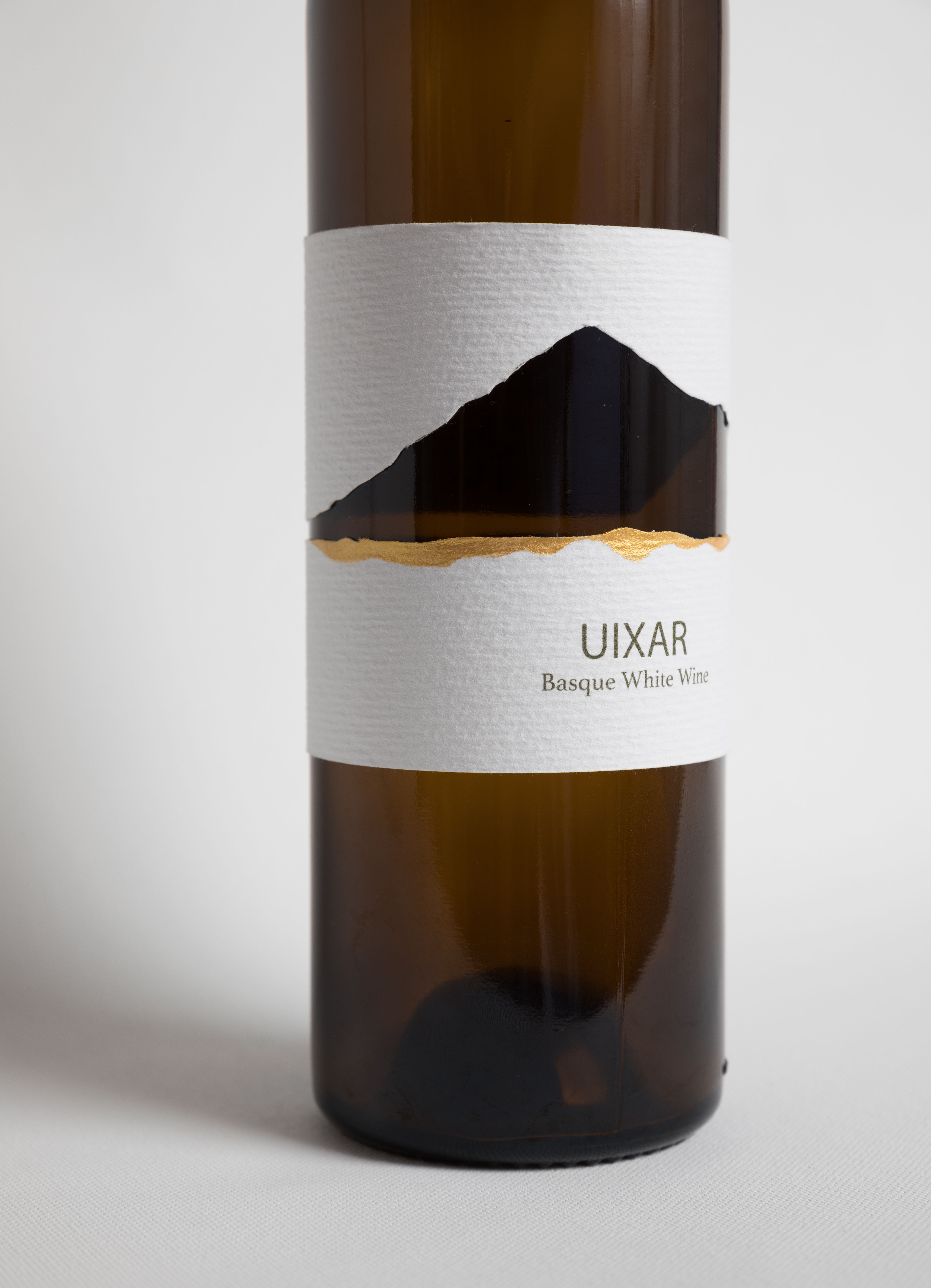 Label and packaging design for Txakoli Uixar by Laura Freijo - Creative Work