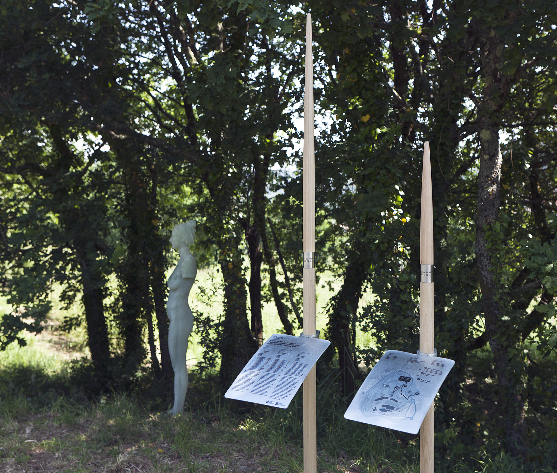 Roteiros creativos do Bosque de Galicia - Señalética by Cenlitrosmetrocadrado - Creative Work - $i