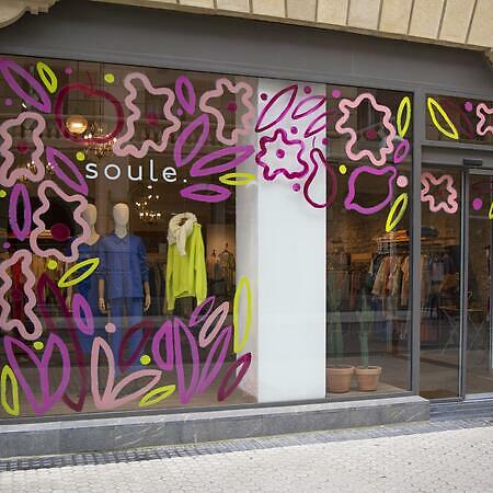 Diseño e ilustración de escaparate para Soule Donostia & Soule Hondarribia.
