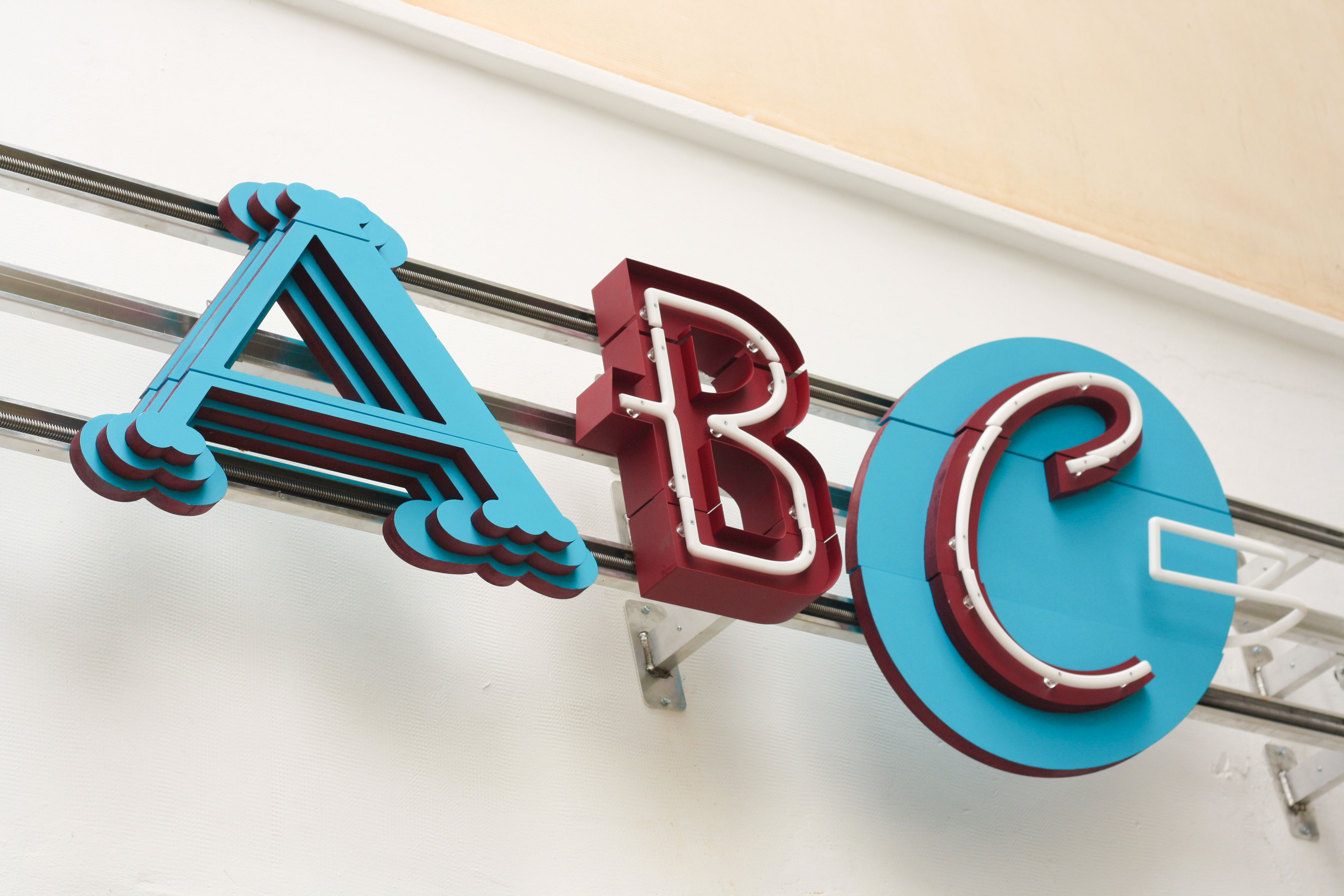 El ABC de la rotulación comercial by Miguel Maestro - Creative Work - $i